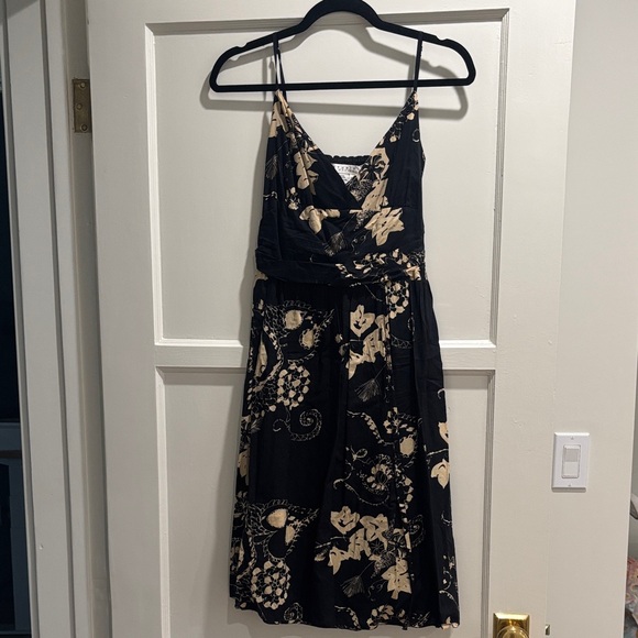 studio petite Dresses & Skirts - Studio Elegant Black and Cream Patterned Midi Dress